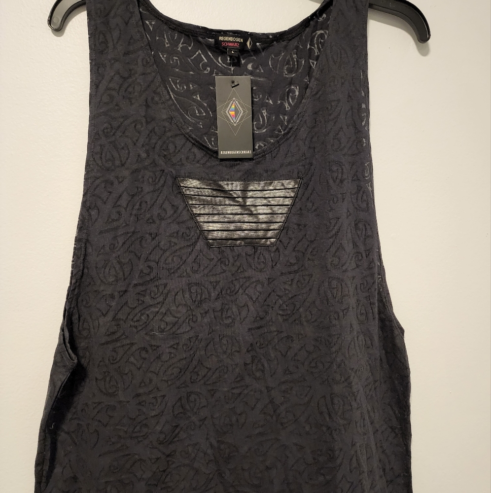 Sleeveless blouse New With Tag. Size Large.